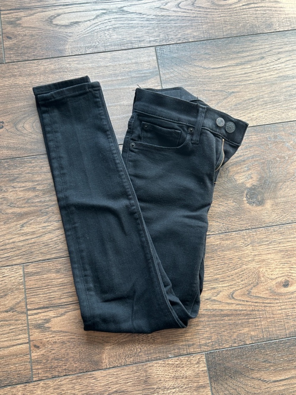 Women’s Black Mid-Rise Skinny Jeans